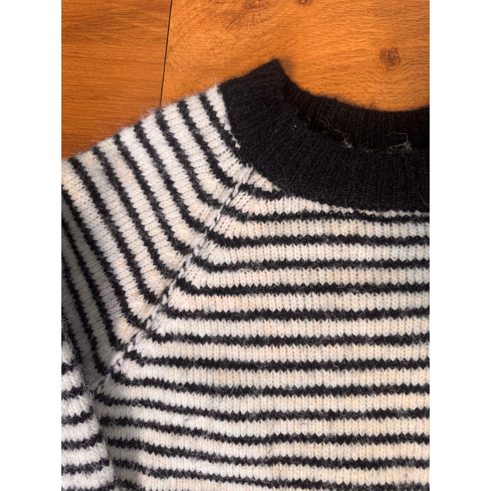 American Eagle Striped Raglan Crewneck Sweater Black White Fuzzy Medium - Picture 4 of 6